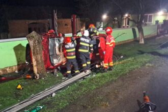 tragedie in judetul arad o persoana a murit si o alta a fost ranita dupa ce s au rasturant cu masina 692a01669c719
