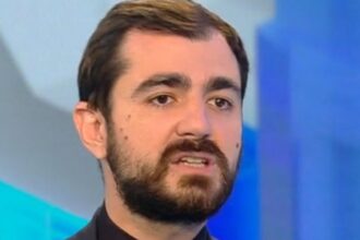 useristul claudiu nasui il torpileaza pe nicusor dan e periculos ca firmele sa scrie direct legile 691046bf66876