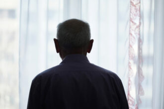 video viata grea la batranete trei din cinci varstnici care traiesc la orase sufera de singuratate mai plang cateodata 691bfefc16994