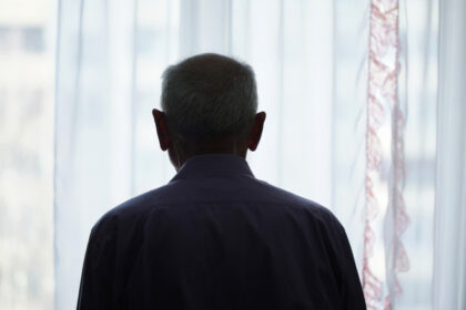 video viata grea la batranete trei din cinci varstnici care traiesc la orase sufera de singuratate mai plang cateodata 691bfefc16994