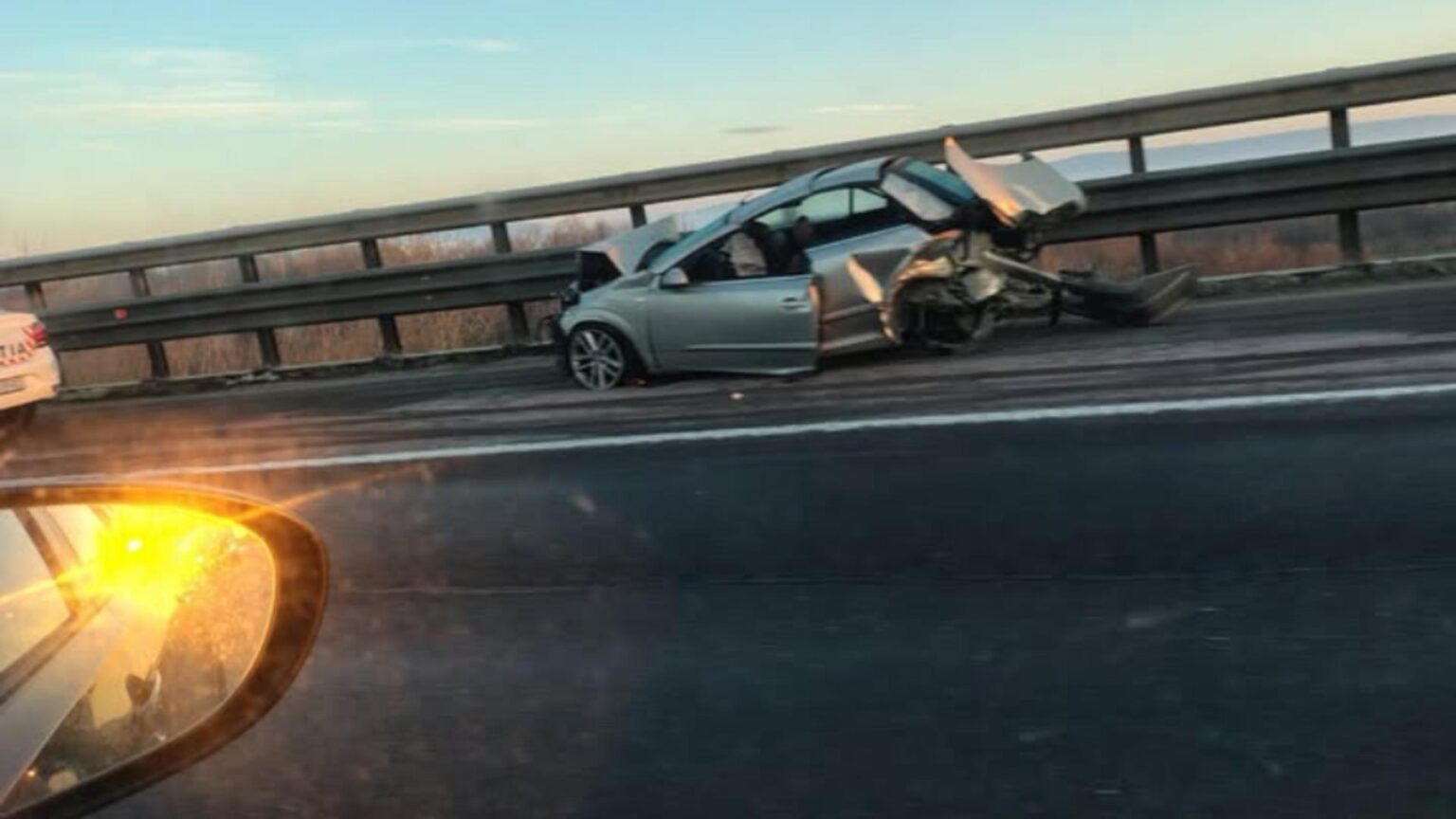 accident in lant pe autostrada bucuresti pitesti patru masini s au ciocnit trei persoane au ajuns la spital foto 693e6515ec882