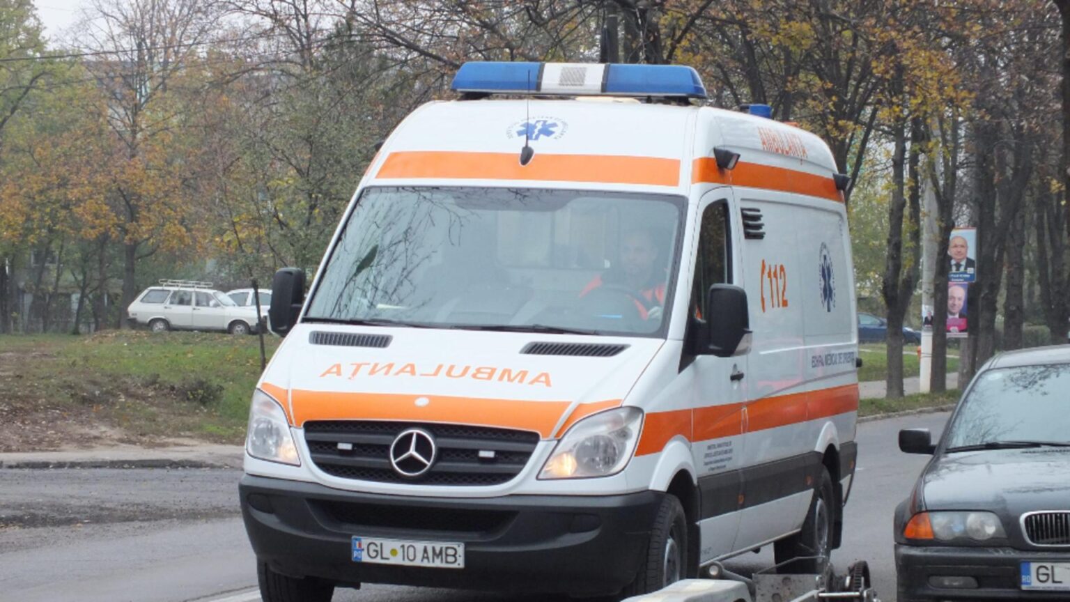 ambulanta implicata intr un accident in teleorman o asistenta ranita 693407be332ff