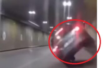 ancheta a politiei dupa accidentul spectaculos de la pasajul unirii un tanar de 24 de ani a ajuns la spital 695253477b4d6