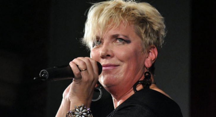 artista silvia dumitrescu apel din suflet pentru romani cu ocazia zilei nationale iubiti romania si ramaneti uniti 692dbfff3cd99