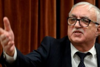 augustin zegrean il ironizeaza pe nicusor dan nu avem spre regretul presedintelui referendum pe meserii nu stiu cum s au gandit cei de la cotroceni sa il faca 69485aea78960