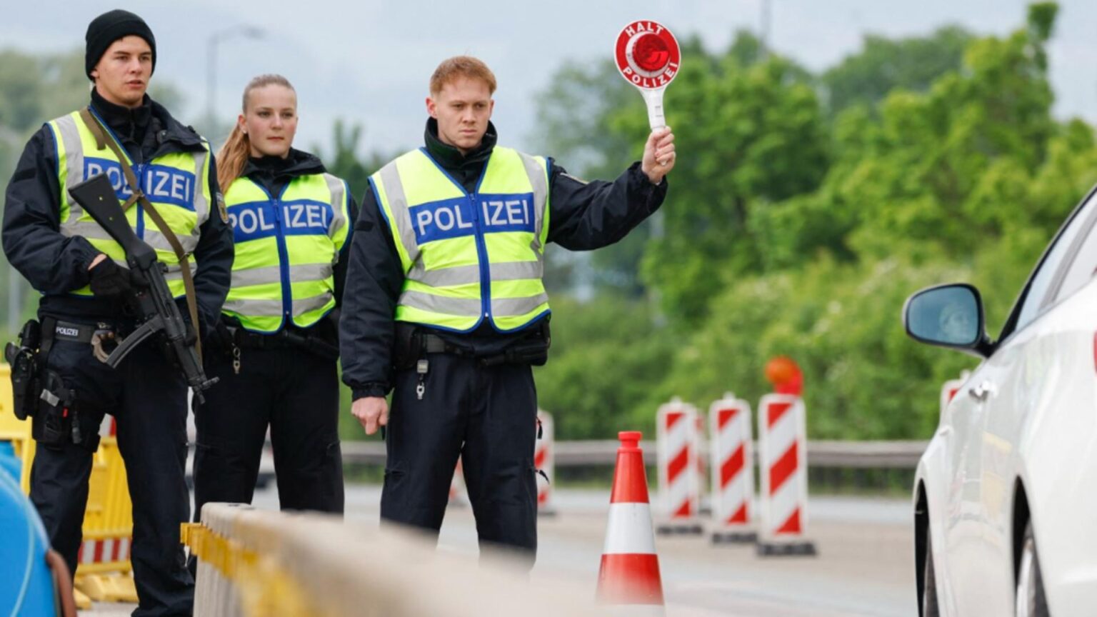 austria introduce 10 porunci pentru migranti cine nu le respecta este invitat sa plece din tara 693325c023062