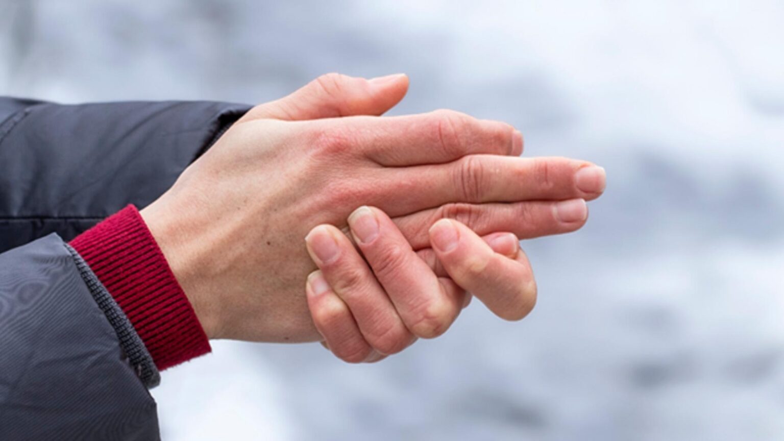 boala ascunsa in spatele spatele mainilor reci semnalul care iti indica ca nu este o reactie normala la frig 69370f953a70a