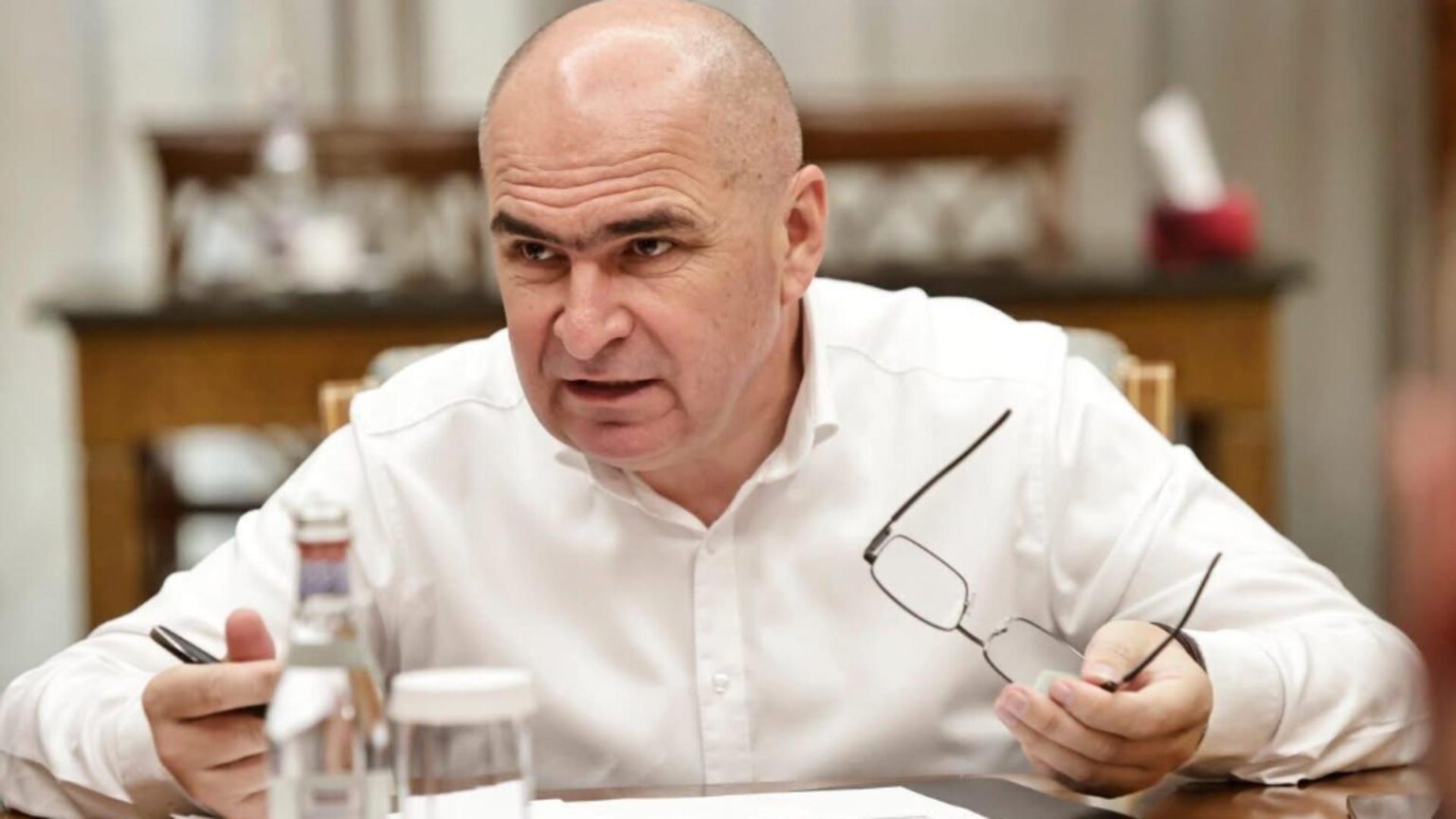 bolojan disperat inaintea motiunilor de luni psd ar putea vota demiterea rezistei de la mediu surse 693d4717de7a5