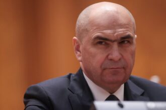 bolojan subiectul unui colind satiric dupa ce i a chinuit pe romani cu masurile de austeritate mester la taiat dar si la taxat 694bf084c8b28