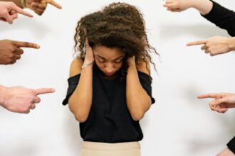 capcana epuizarii cand viata se transforma intr un to do list si autoperfectionarea devine o povara 692d86b64ab37