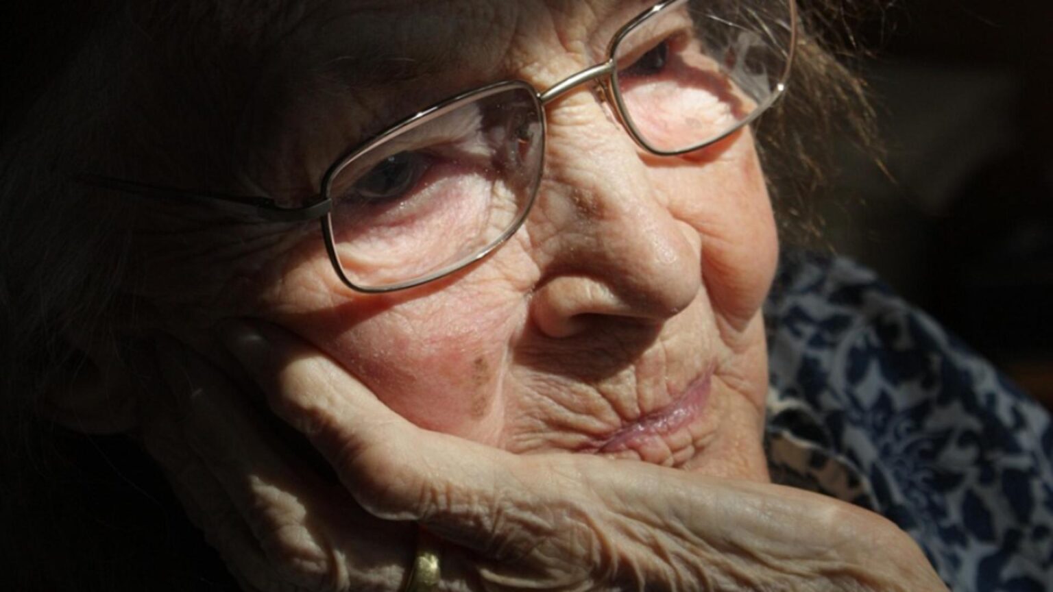 cati pensionari au primit pensia minima garantata in noiembrie date de ultima ora de la casa de pensii 694e417935404