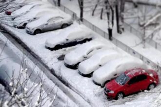 ce obiecte nu ar trebui pastrate in masina iarna greseala colosala pe care majoritatea soferilor o fac 69523e2dd45e3