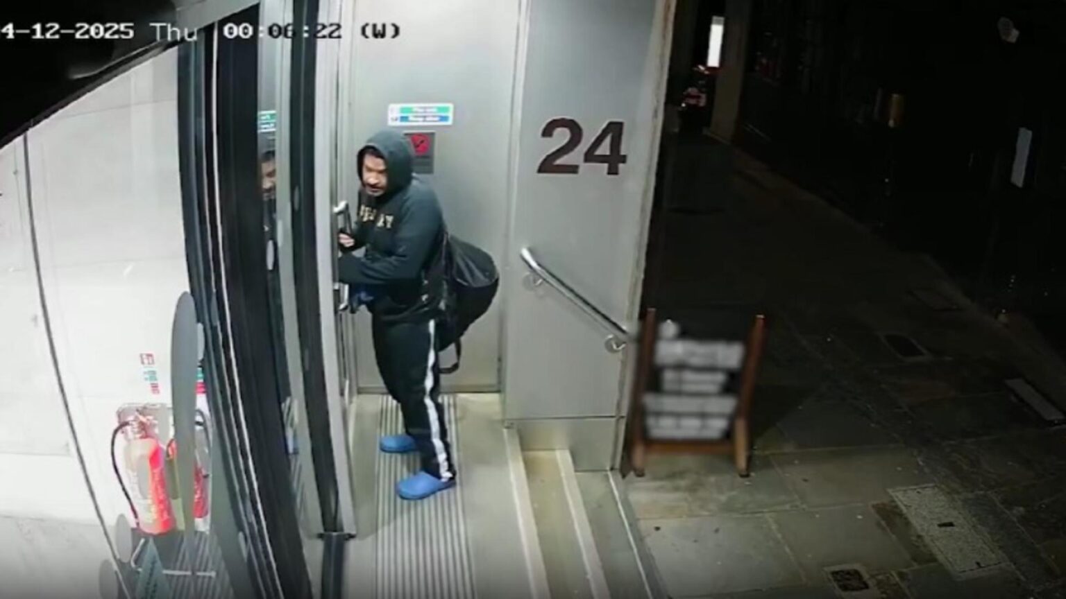 cel mai nepregatit hot a vrut sa sparga o corporatie si a ramas cu manerul usii in mana 694f99294f680