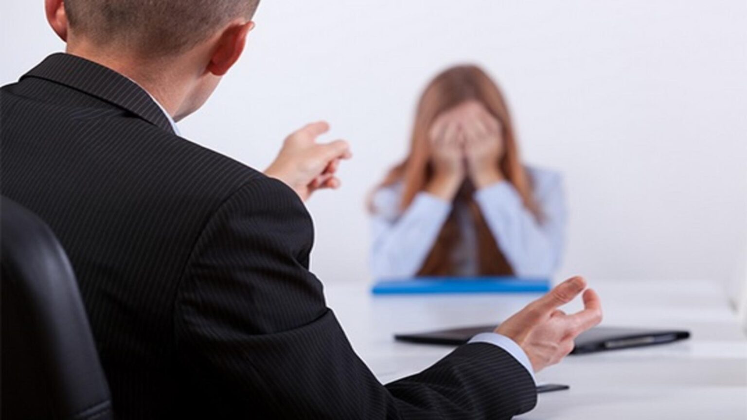 concediata socant pentru exces de zel o femeie ajungea la munca cu 40 de minute mai devreme si sfida avertismentele 693a6bd0477f7