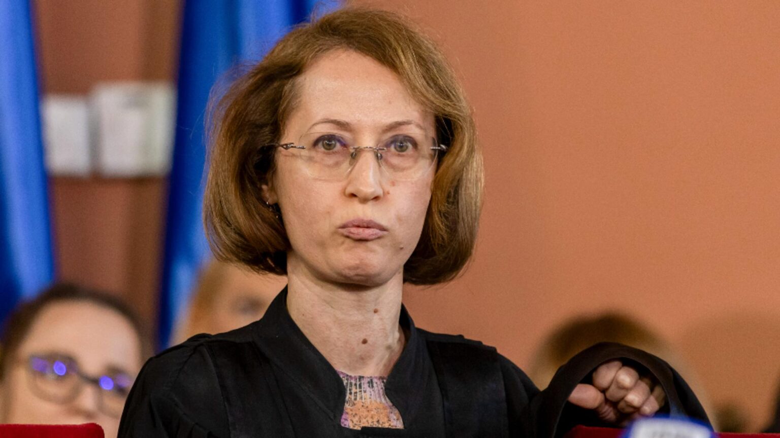 corecta raluca morosanu va lua pensie mai mare decat salariul suma halucinanta care va intra luna de luna in conturile judecatoarei razvratite 694036406cb3c