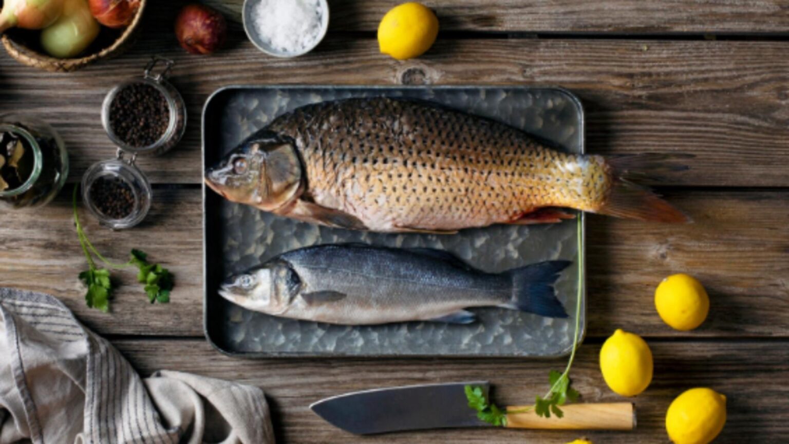 cum sa cureti pestele de solzi fara sa alunece din mana trucul pe care trebuie sa l cunoasca toate gospodinele 69526f4d12000