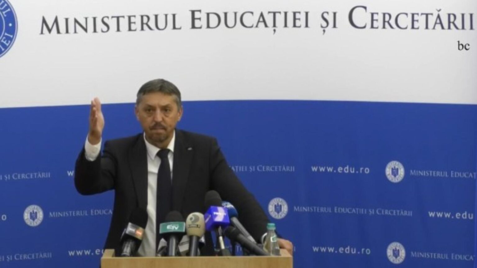 daniel david intrebat daca intentioneaza sa plece din fruntea ministerului educatiei in 2026 este un lucru la care gandesc in aceste zile 6948589d21b90