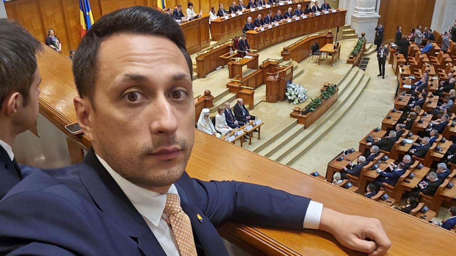 disperarea sistemului nu stiu ce sa mai faca pentru a fura voturi de la anca alexandrescu vlad gheorghe renunta si l sustine pe ciucu 692eb2a35bf21