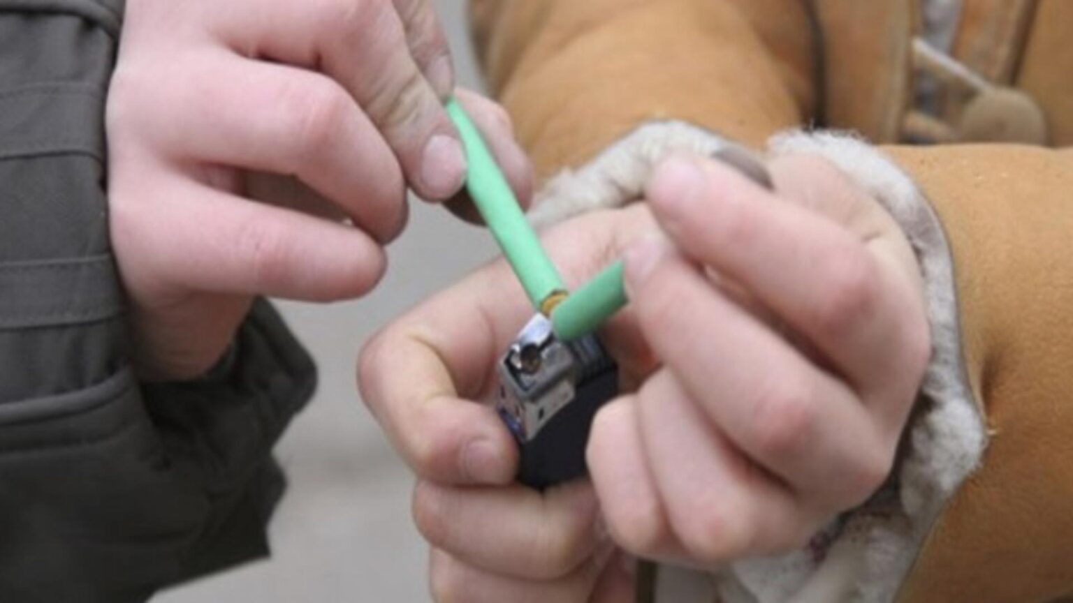 doi copii de 8 si 11 ani raniti dupa ce s au jucat cu o petarda 693eb382f0440