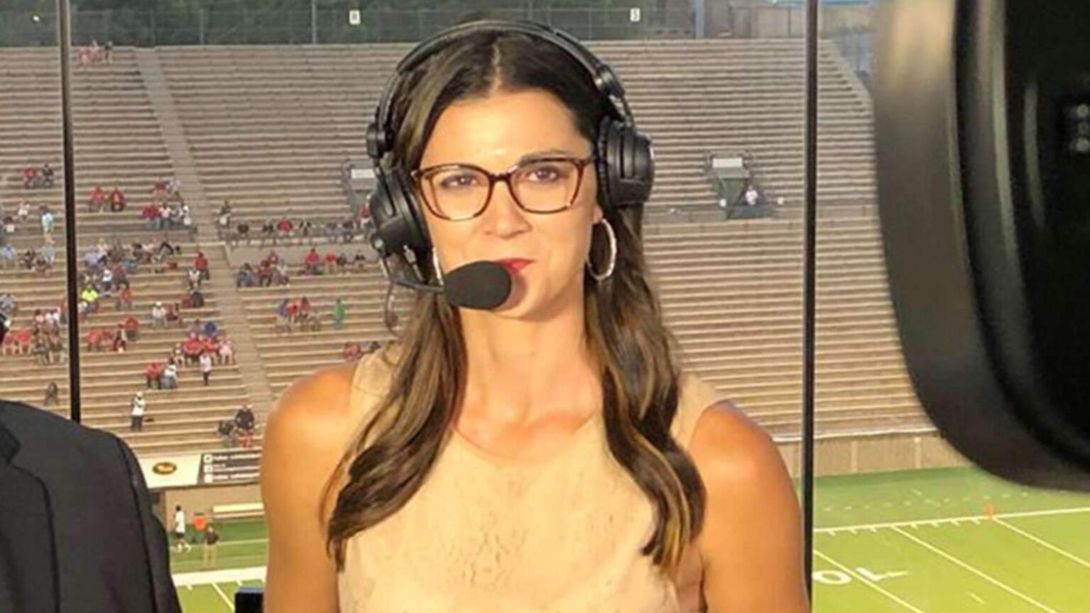 doliu in televiziune o prezentatoare si sotul ei gasiti fara viata in propria locuinta copilul lor de 3 ani a fost descoperit nevatamat 694325de46f7a