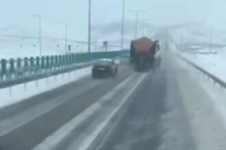 drumarii trag un semnal de alarma soferii sunt sfatuiti sa nu depaseasca utilajele de deszapezire si sa pastreze distanta video 694d79284afe1