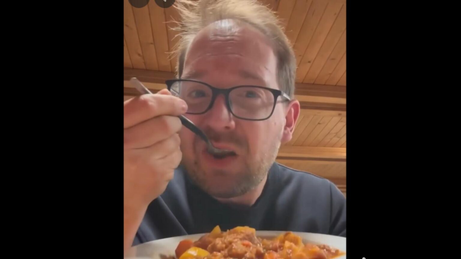 gafa facuta de dominic fritz politicianul se lauda ca a gatit gulas bihorean 6954c8984e2c1