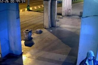 hot la shaormerie in noaptea de craciun barbatul surprins cand da spargerea 6950f9bb354c9