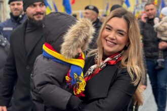 ilinca simion alaturi de romani de 1 decembrie la multi ani romania 692d579cb0e81