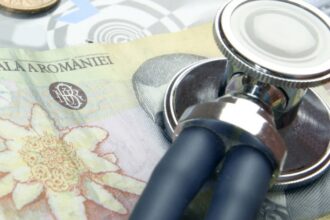 inca doi ani guvernul ia bani de la romanii care au muncit o viata cetatenii obligati sa plateasca contributia la sanatate pana in 2027 69493e34d38b1