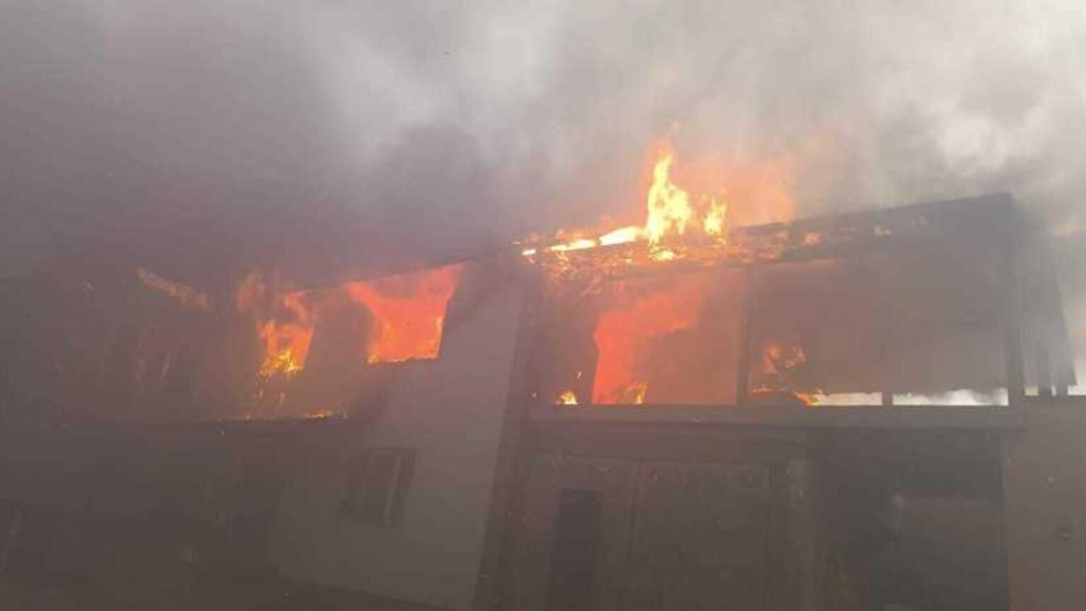 incendiu de amploare in bistrita nasaud doua locuinte au fost afectate 694c322111b2a