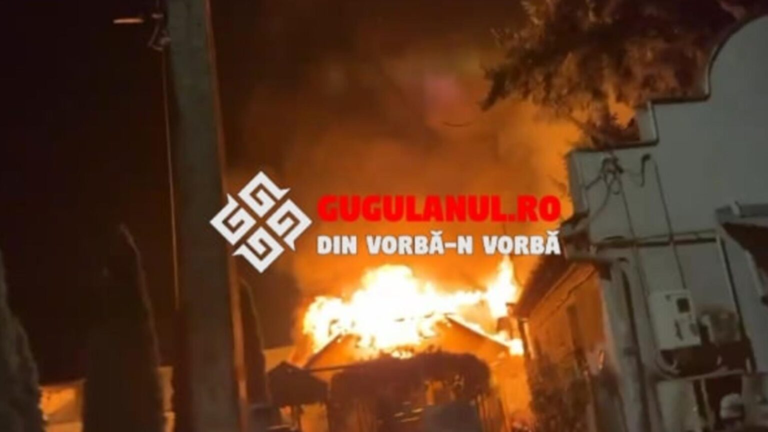 incendiu puternic in caras severin izbucnit din cauza scanteilor de la un cos de fum au fost afectate patru case 6933dff5df011