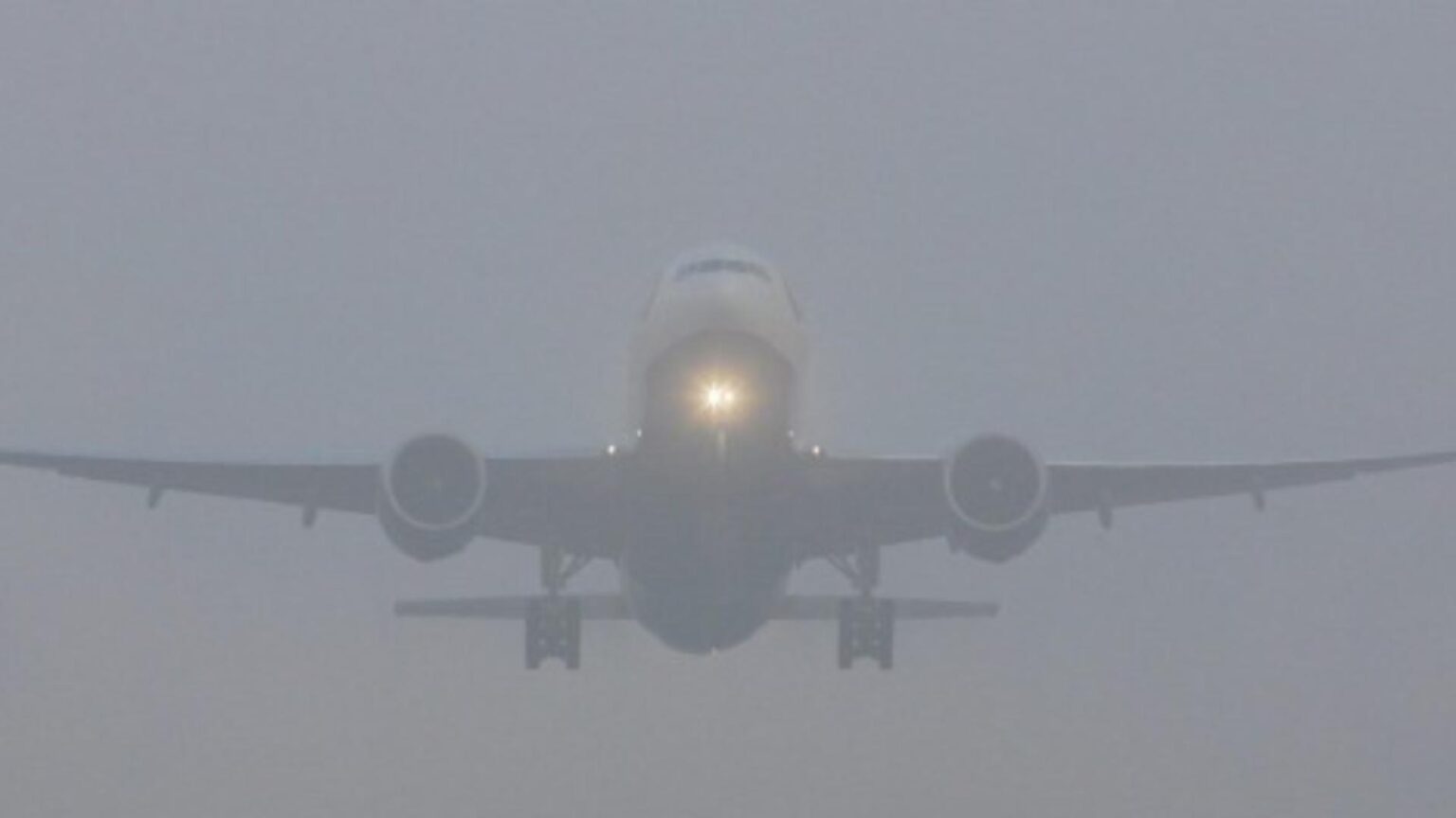 incident aviatic un avion de la londra care trebuia sa ajunga la suceava a aterizat fortat la timisoara 6946b6024f941