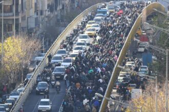 iranul fierbe proteste masive si ciocniri cu fortele de ordine dupa demisia guvernatorului bancii centrale 6953e40e2f91c