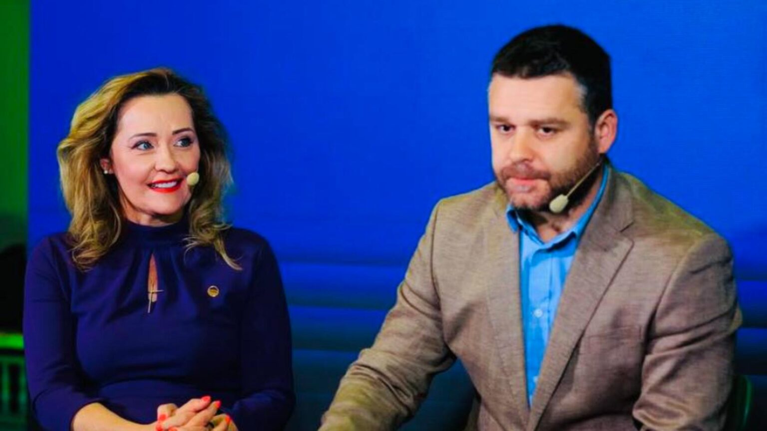 lasconi ii rade in nas lui drula fosta sefa a rezistilor l a felicitat pe ciucu si a postat o poza alaturi de el 6935f79289053