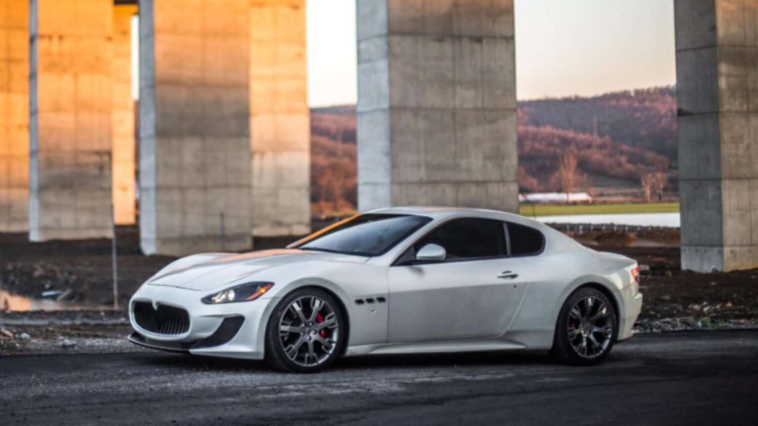 masini de milioane blocate din senin in rusia bolizii de lux nu mai pornesc si nimeni nu ofera explicatii 693d95ab08f6e