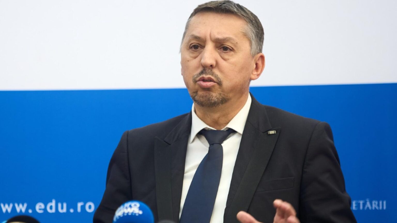 ministrul educatiei contestat de un arhitect al reformei daniel david nu poate duce mai departe mandatul dezvaluiri din interiorul sistemului 6943081adaa20