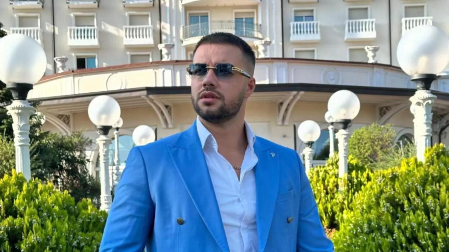 noi probleme pentru culita sterp artistul este chemat in instanta ca sa plateasca o suma impresionanta de bani 692f2583b1169