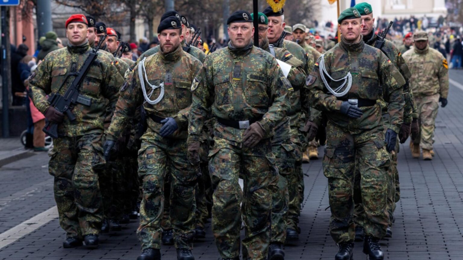 o tara europeana a aprobat o lege care permite reinstituirea serviciului militar obligatoriu 69330bf1eb132