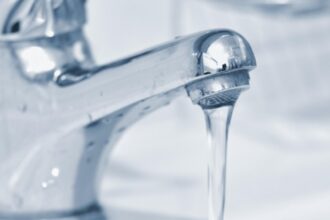 oamenii din prahova sunt disperati autoritatile anunta inca o saptamana fara apa potabila 692dd9c5006a0