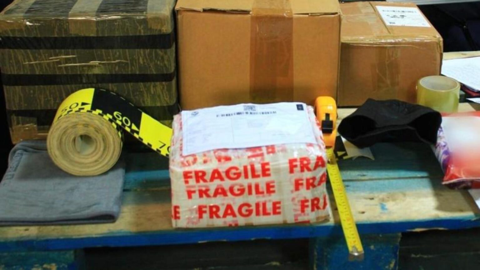 perchezitii maraton la firme de curierat din tulcea captura uriasa de materiale pirotehnice 6953b8b316f14