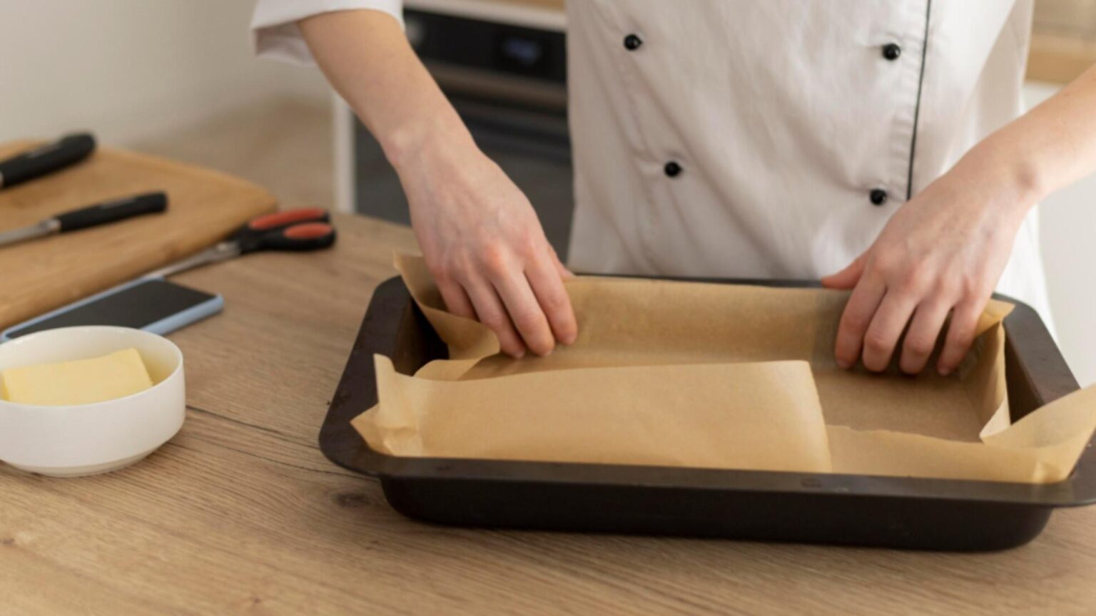 pericolul ascuns in hartia de copt specialistii au descoperit substante asociate cu afectiuni grave 6932f5a007e16