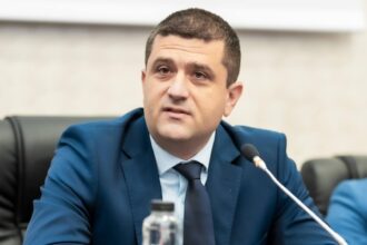 rezistii greu de dat afara radu miruta vom sta la guvernare cu dintii cu oricine de gat 69450a7e05dc3