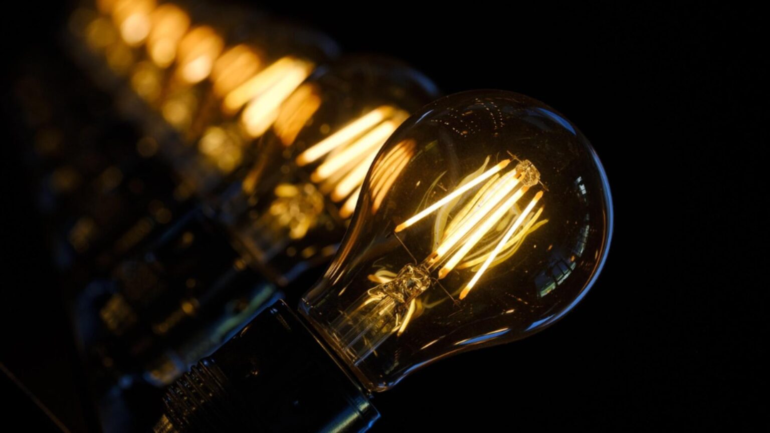 romanii se revolta la facturile uriase la energie trucurile simple de economisire la care recurg 69328eb3c829c