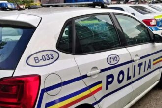 scandal socant la o scoala din hunedoara doi fosti soti s au batut in fata fetitei lor de 8 ani 6933e841dad32