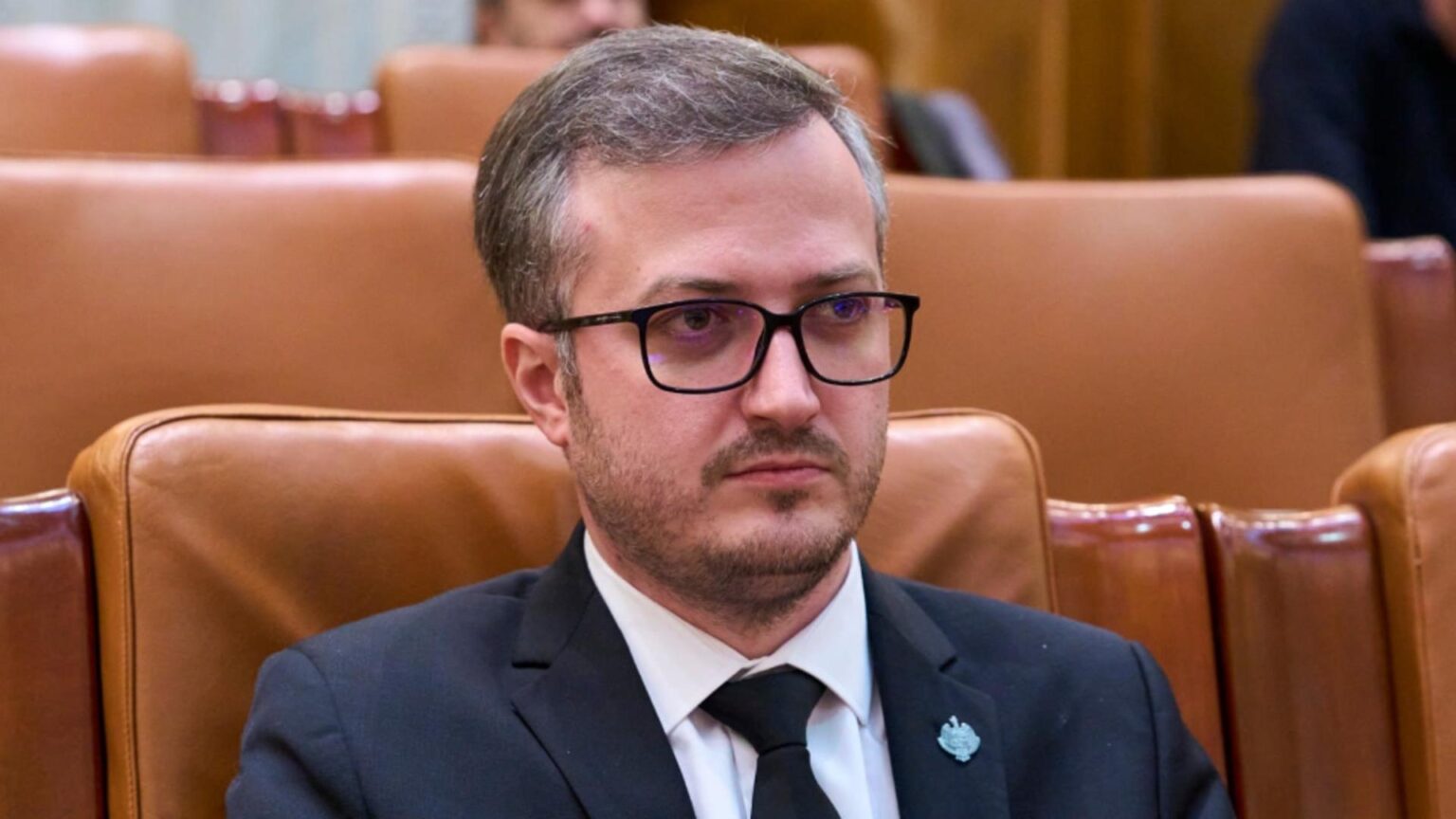 stefanita avramescu aur cresterea cu 70 a taxelor locale este o lovitura fatala data romanilor si comunitatilor din toata tara 69395c34d95e6