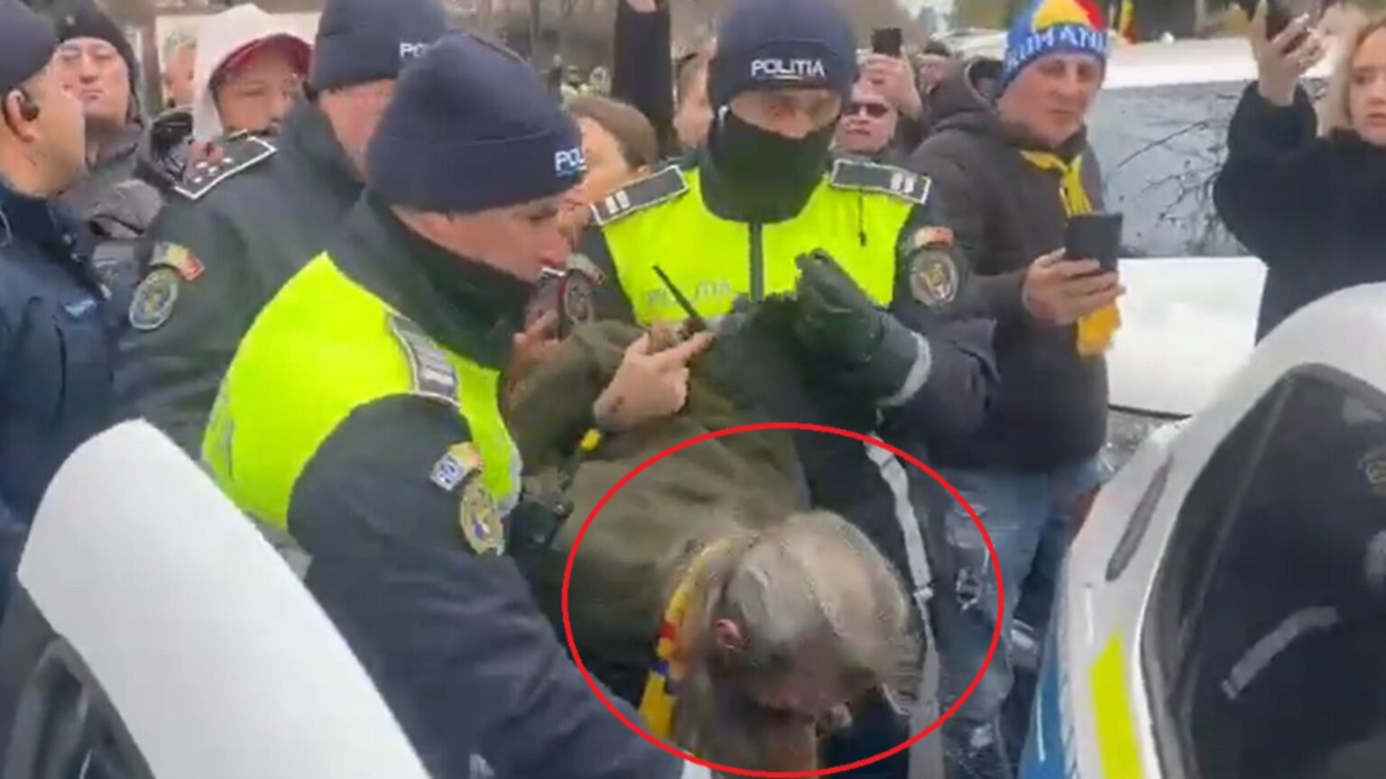 stegarul dac saltat de politisti si jandarmi si bagat in masina de politie imagini halucinante video 6937e18abd8f9