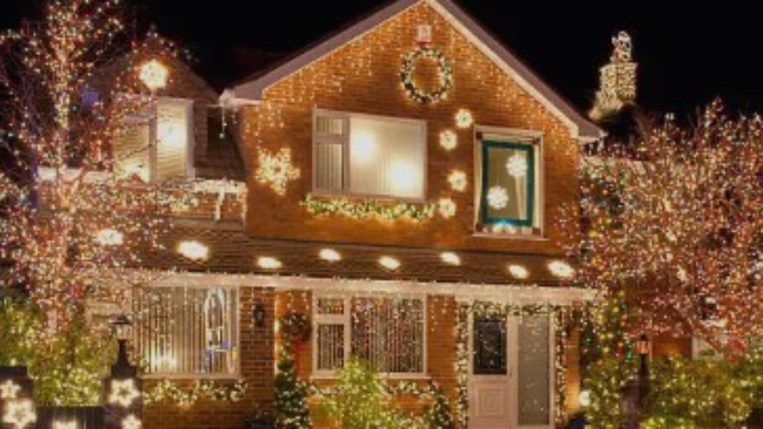 tragedie inainte de sarbatori un barbat a murit in timp ce instala decoratiuni luminoase pe casa 6942e3ba1b56b