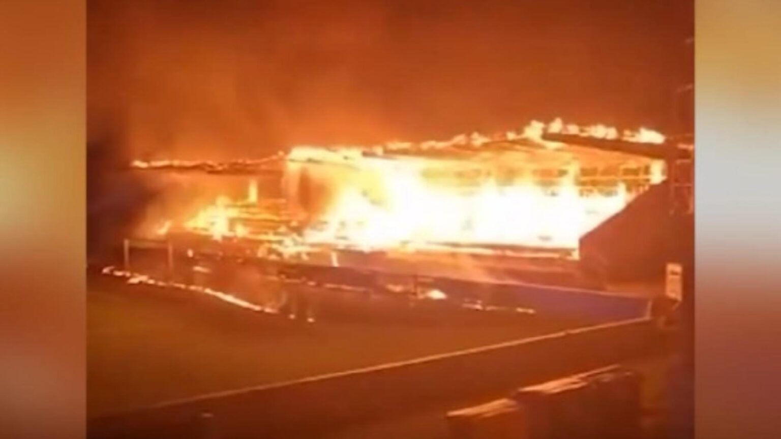trei adolescenti arestati dupa ce au incendiat un stadion tribuna a fost facuta scrum 693b090a5bc58
