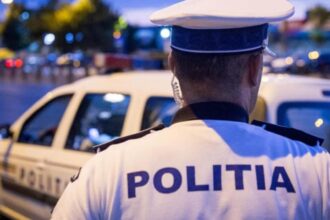 trei persoane transportate la spital dupa ce doua masini s au ciocnit iar unul dintre vehicule s a rasturnat in bucuresti 6943984492c81