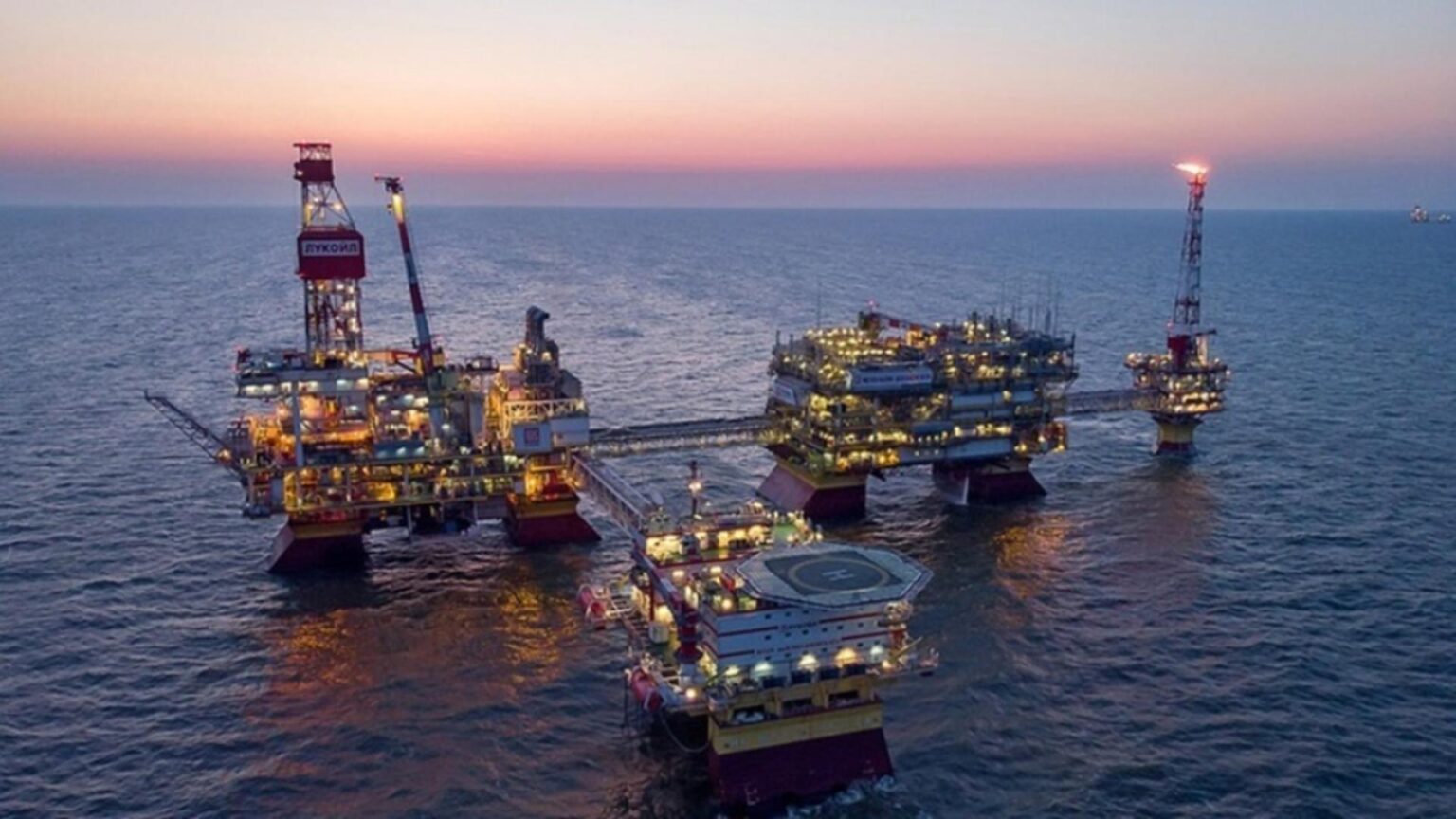 ucraina ataca din nou instalatiile petroliere rusesti din marea caspica doua platforme lukoil lovite de drone 693d010293203